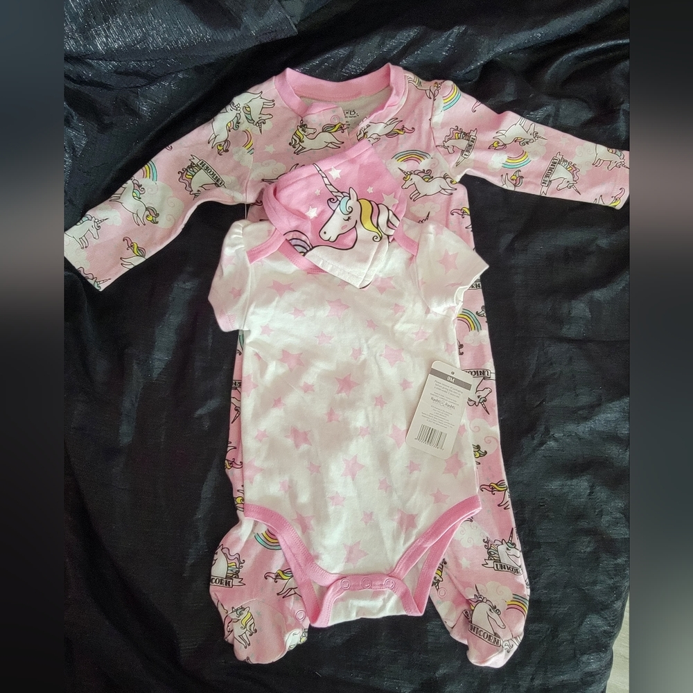 3 piece babygirl onesie set with bib included 9 month unicorn